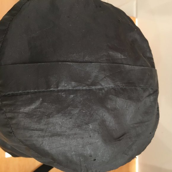 ***SOLD***Patagonia over shoulder travel bag - Picture 9 of 11